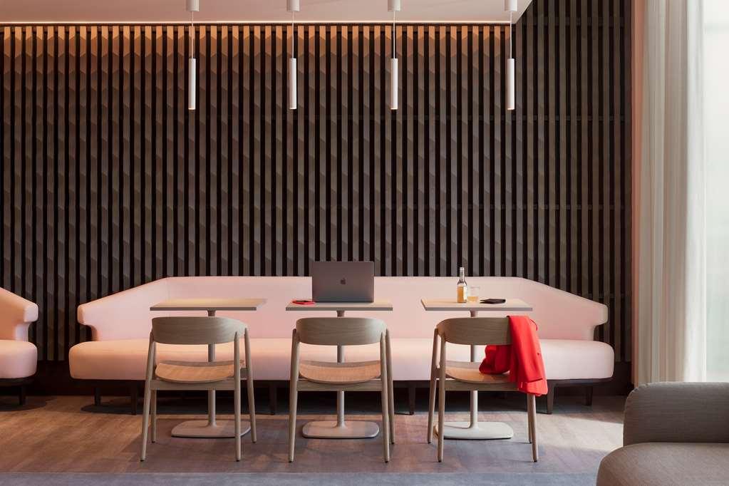 Okko Hotels Paris La Defense Nanterre Restaurang bild