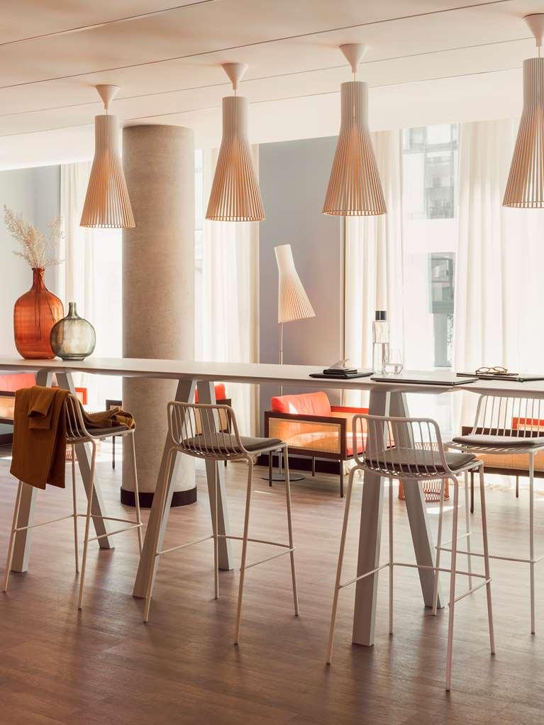 Okko Hotels Paris La Defense Nanterre Restaurang bild